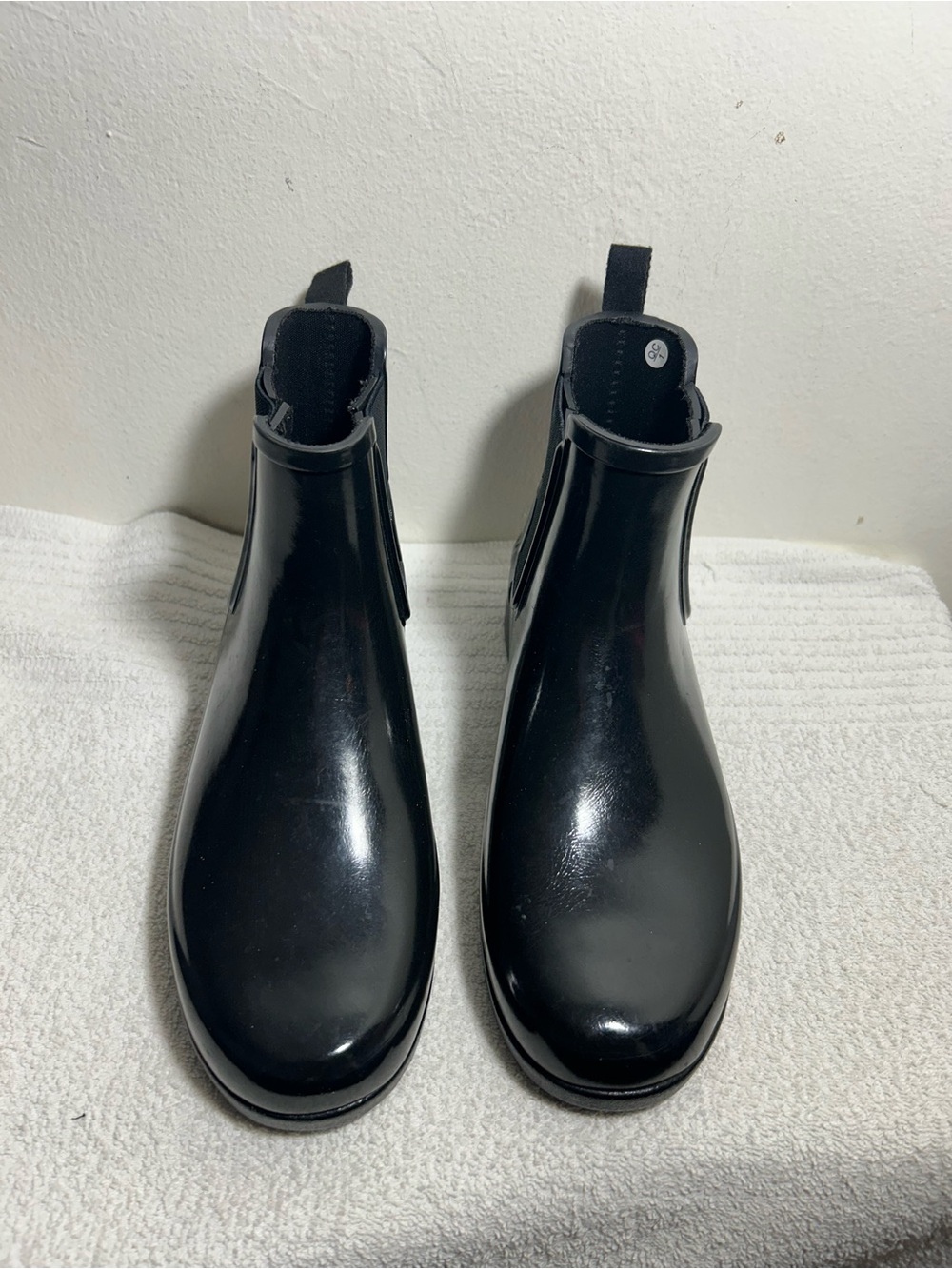 Hunter Black Glossy Chelsea Rain Boots Sz 6
